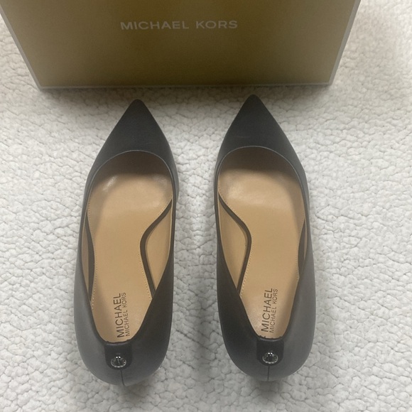 Michael Kors - MK Flex - Leather Kitten Heel - Picture 5 of 9